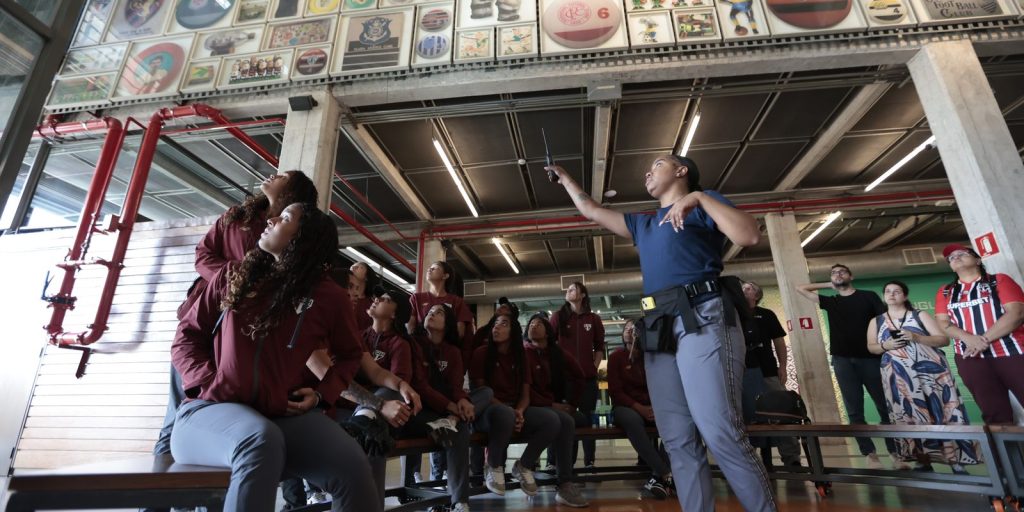 SP: Torcedores acompanham o Campeonato Feminino no Museu do Futebol