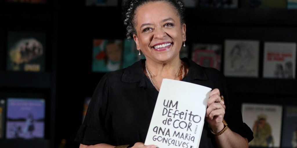 ABL elege Ana Maria Gonçalves, primeira mulher negra a virar imortal
