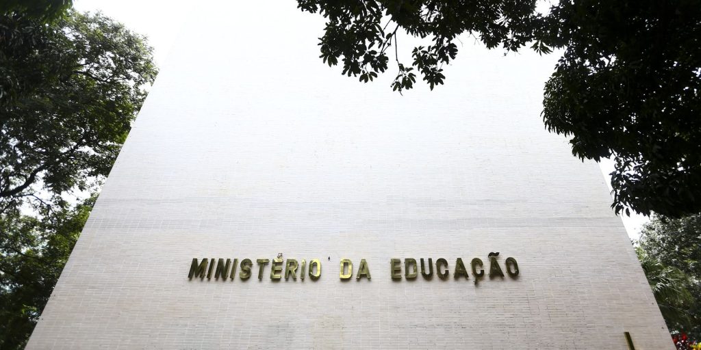 MEC e governo estadual anunciam apoio a escola que sofreu ataque no RS