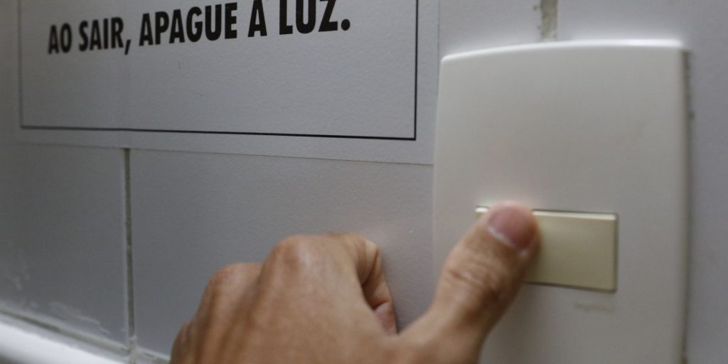 Nova tarifa social de energia elétrica passa a valer neste sábado