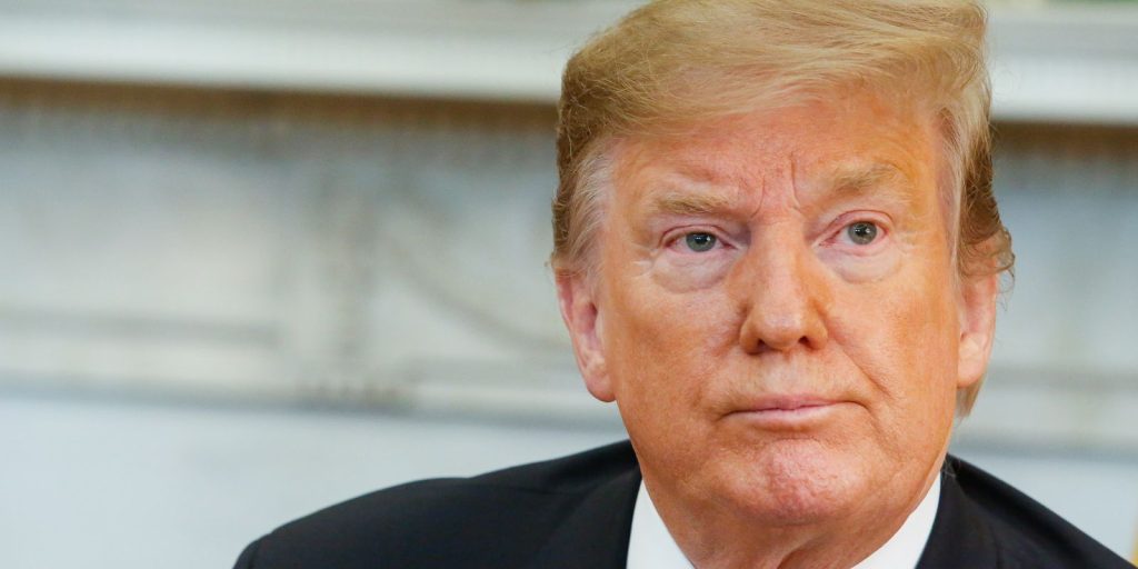 Para Nobel de Economia, Trump usa tarifas para proteger ditadores