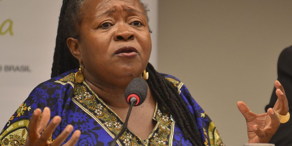 ‘Sociedade lucra sonegando direitos às domésticas’, critica sindicato