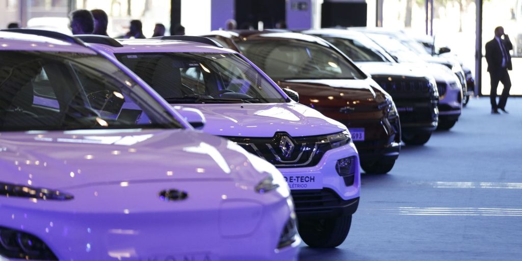 Vendas de veículos novos recua em junho, mas cresce 4,8% semestre